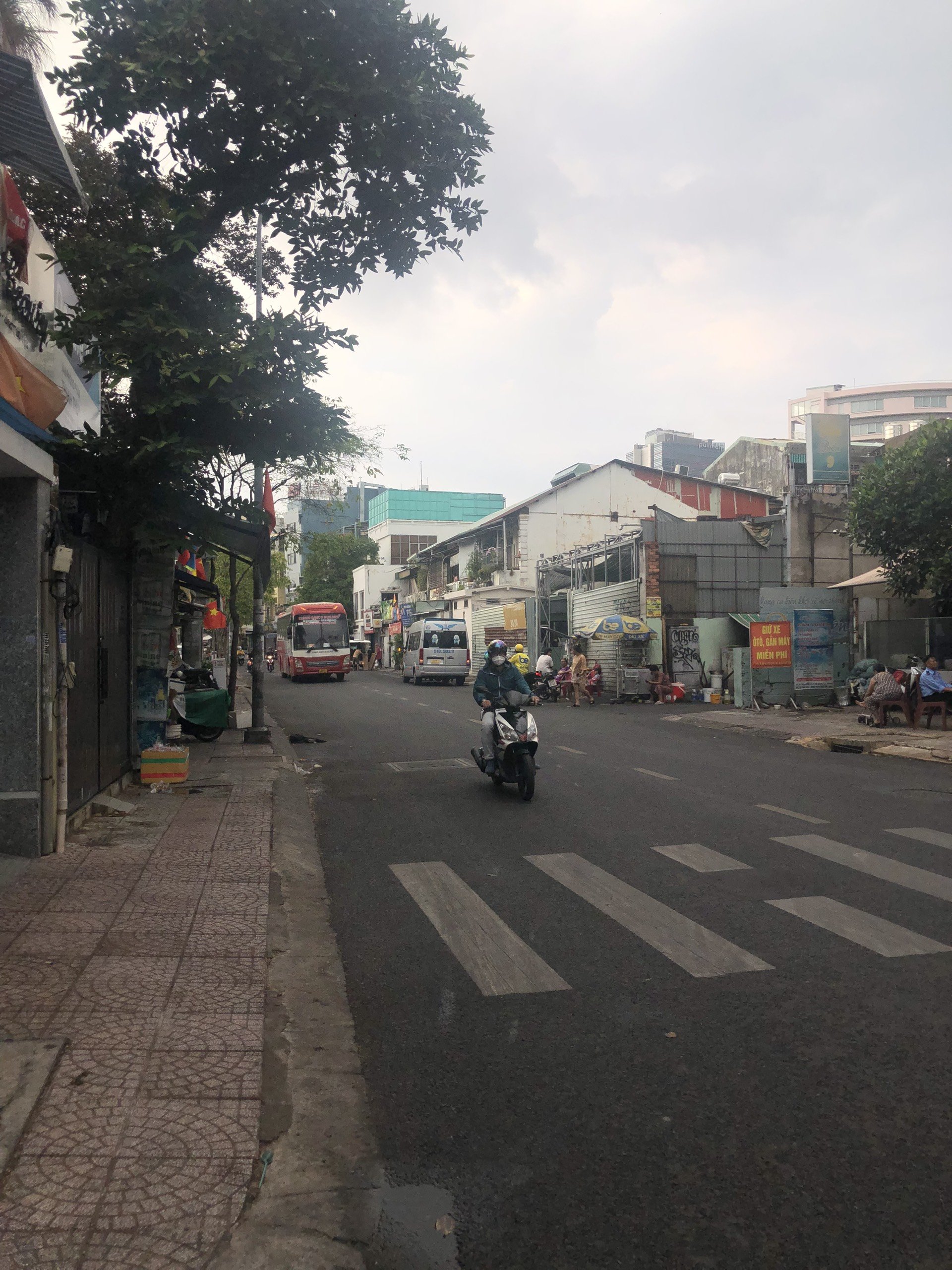 Cho thuê căn MT Trần Đình Xu, P Cầu Kho, Q1